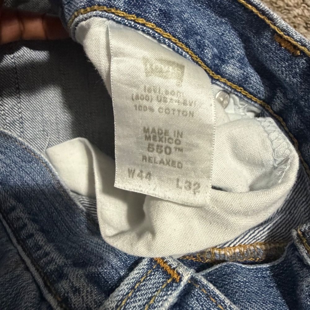 Levis 550 Relaxed Fit Blue Jeans Mens 44x32 Medium Wash Cotton Denim 550-0216 - Picture 3 of 7